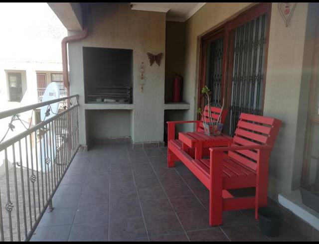 3 BEDROOM APARTMENT FOR SALE IN VAALPARK